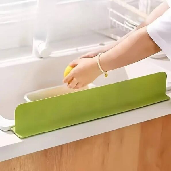 Silicone sink splash guard with suction cups for kitchen countertop protection